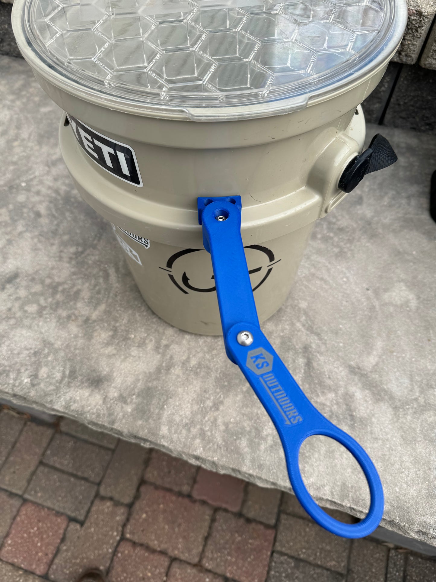 Dead stick Yeti bucket mount